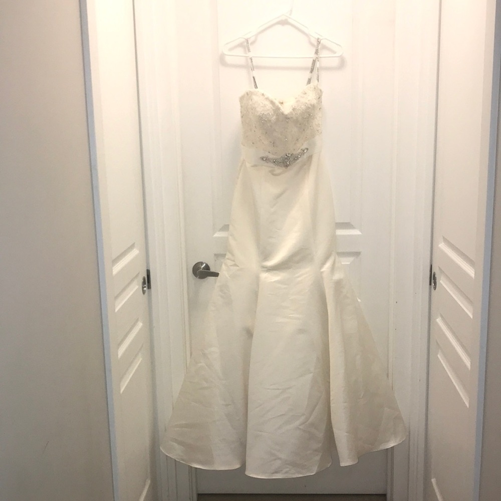 💣💣 Price Drop 💣💣 David Tutera Wedding Gown